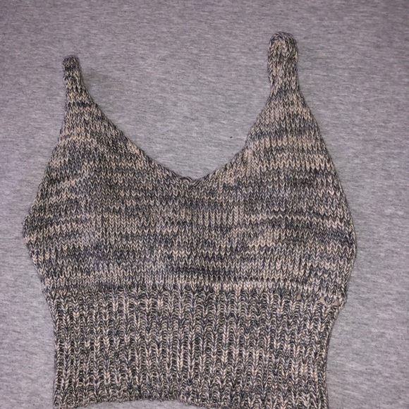 Ribbed Knit Cropped Tank - Picture 5 of 6